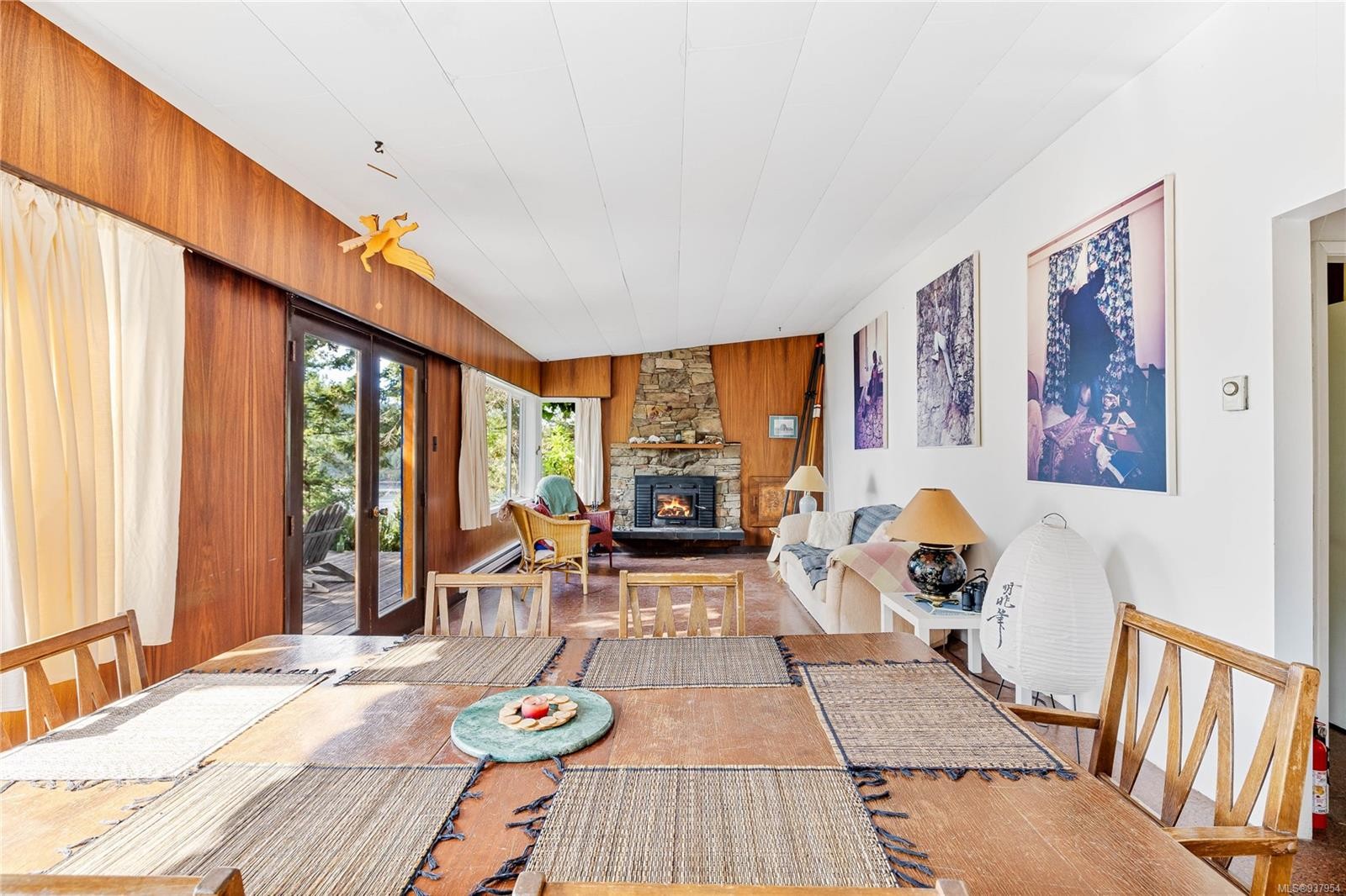 498 Marine Trnabt, Mayne Island, BC - Indoor With Fireplace