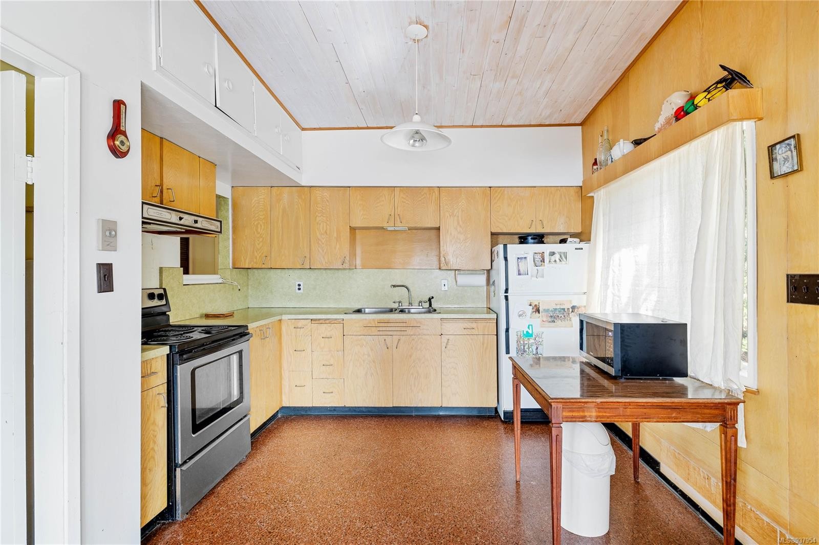 498 Marine Trnabt, Mayne Island, BC - Indoor Photo Showing Kitchen With Double Sink