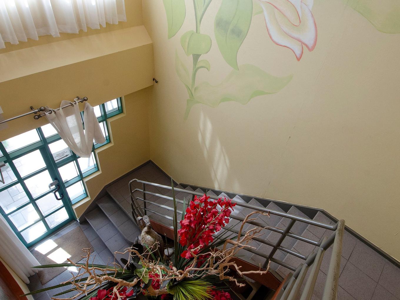 Staircase - 5263 Boul. Hébert, Salaberry-De-Valleyfield, QC - Indoor Photo Showing Other Room