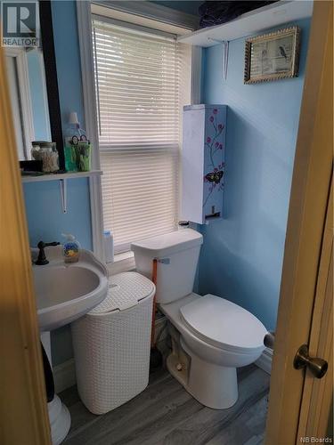 80 Young, Bathurst, NB - Indoor Photo Showing Bathroom