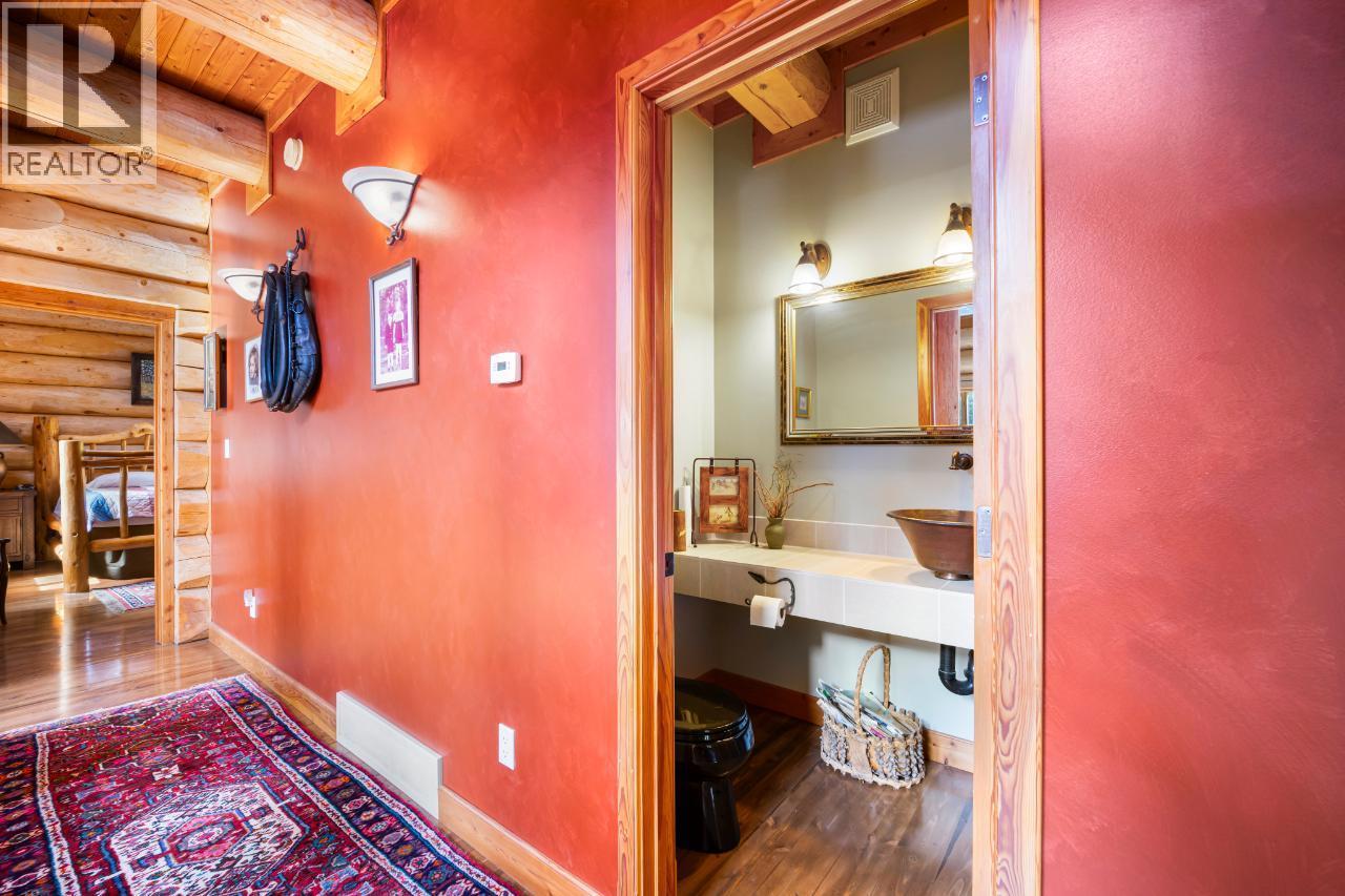 7602 95 Highway, Kingsgate, BC - Indoor Photo Showing Other Room