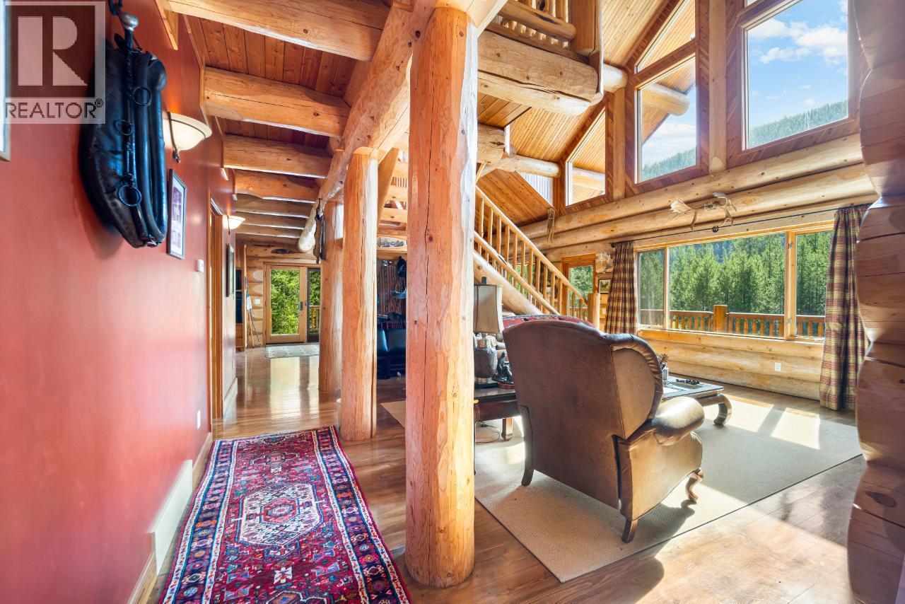 7602 95 Highway, Kingsgate, BC - Indoor Photo Showing Other Room