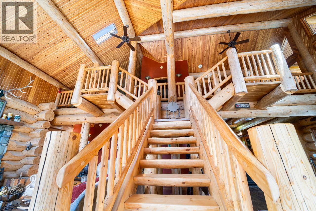 7602 95 Highway, Kingsgate, BC - Indoor Photo Showing Other Room