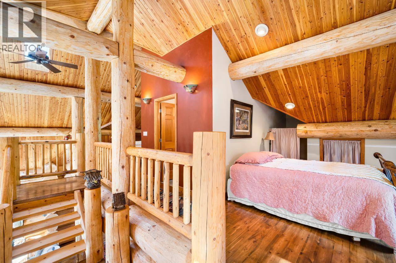 7602 95 Highway, Kingsgate, BC -