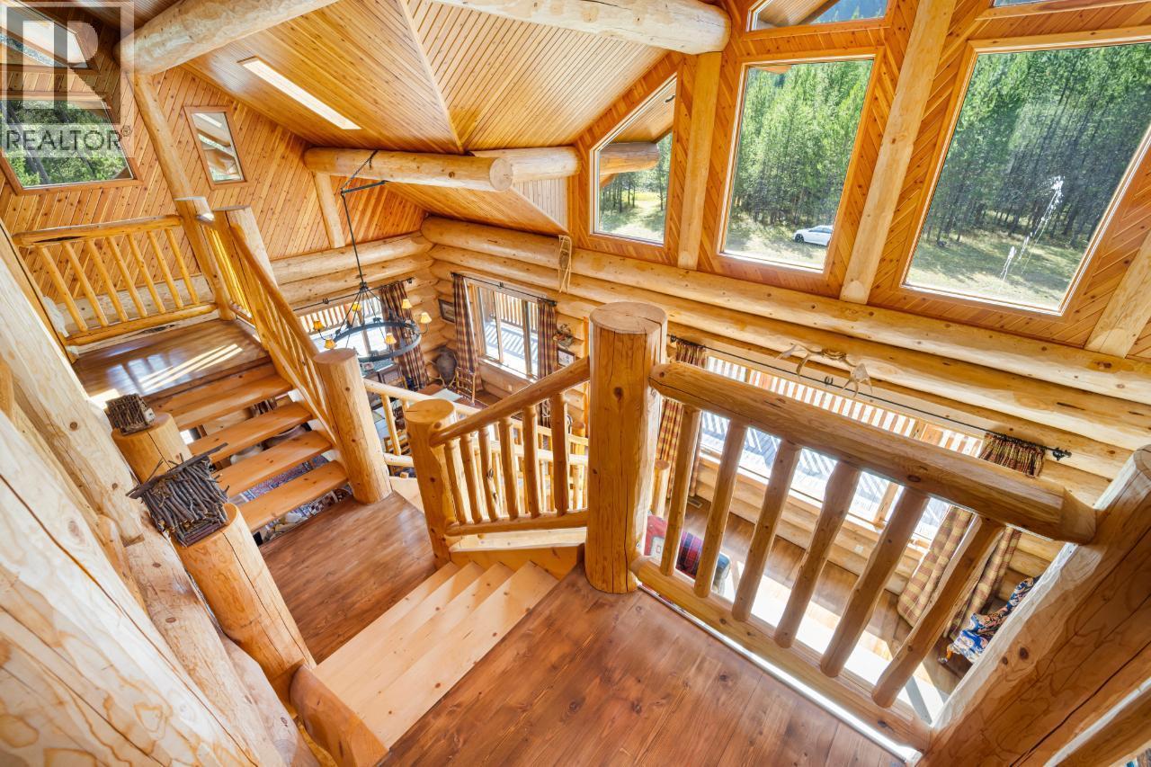 7602 95 Highway, Kingsgate, BC - Indoor Photo Showing Other Room