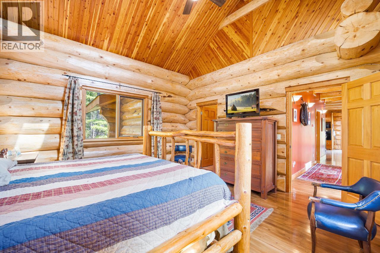 7602 95 Highway, Kingsgate, BC - Indoor