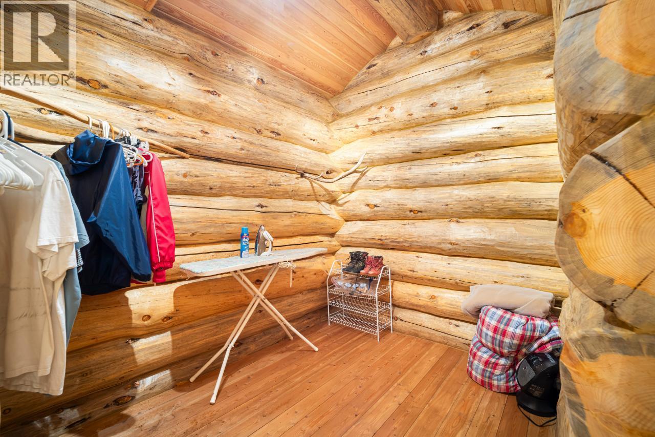 7602 95 Highway, Kingsgate, BC - Indoor Photo Showing Other Room