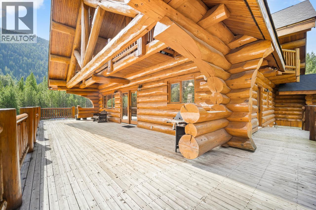 7602 95 Highway, Kingsgate, BC - Outdoor With Deck Patio Veranda With Exterior