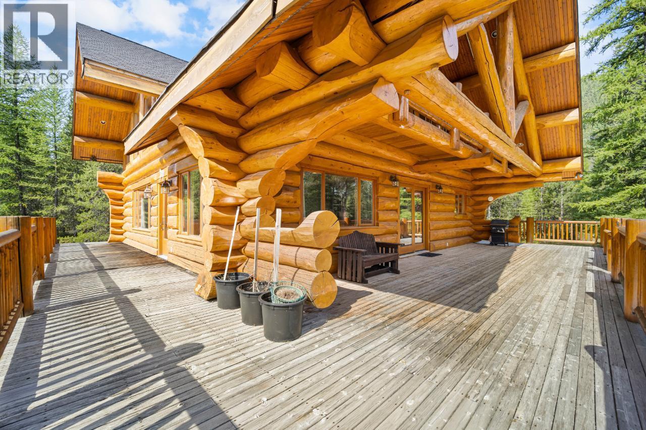 7602 95 Highway, Kingsgate, BC - Outdoor With Deck Patio Veranda With Exterior