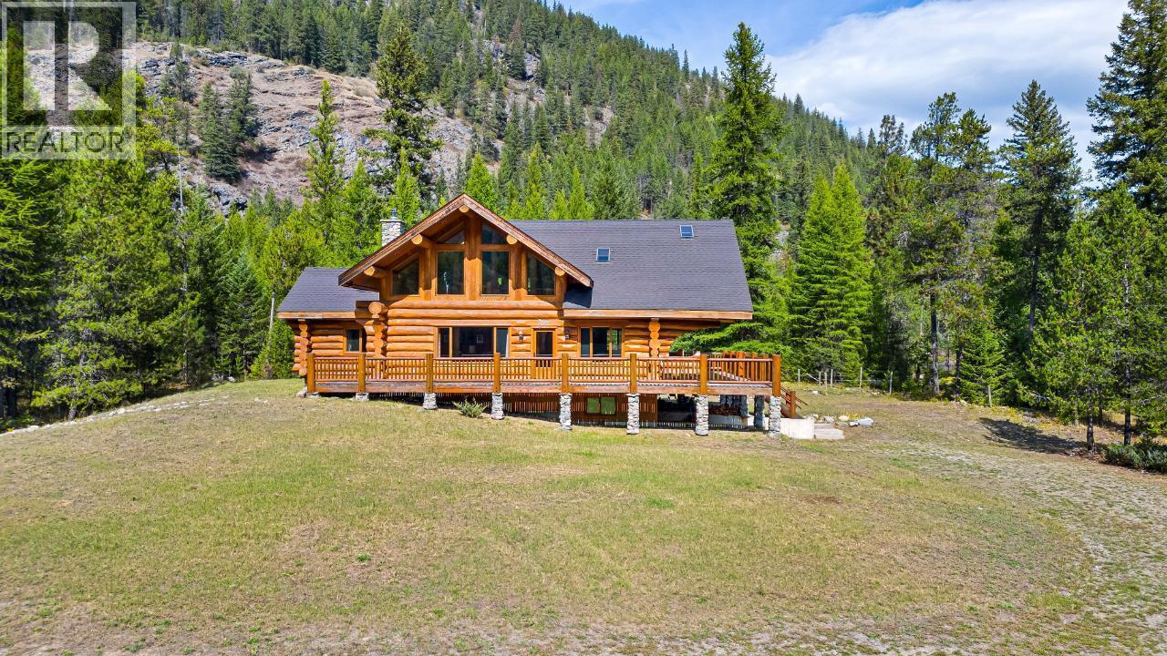 7602 95 Highway, Kingsgate, BC - Outdoor With Deck Patio Veranda