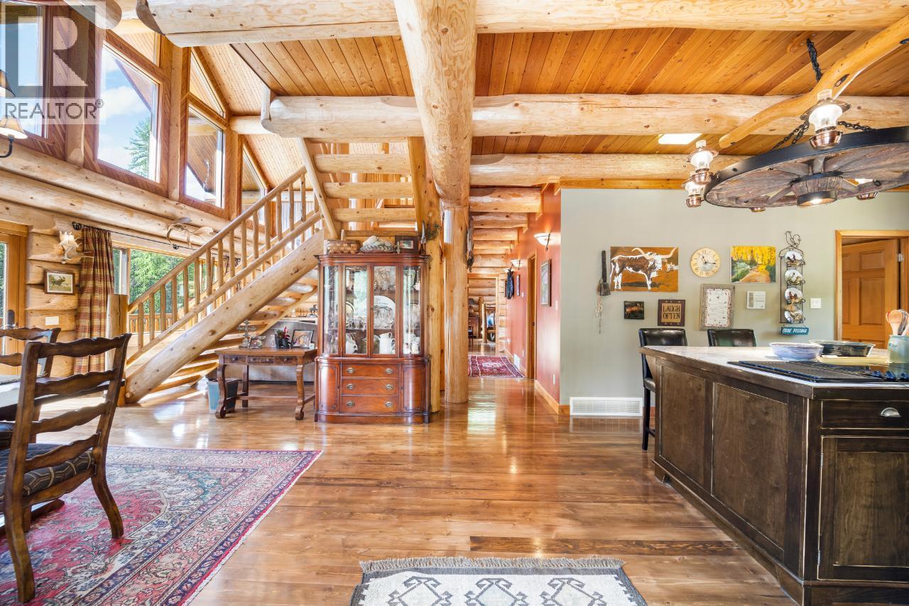 7602 95 Highway, Kingsgate, BC - Indoor