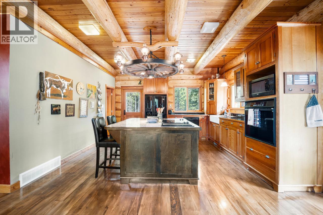 7602 95 Highway, Kingsgate, BC - Indoor