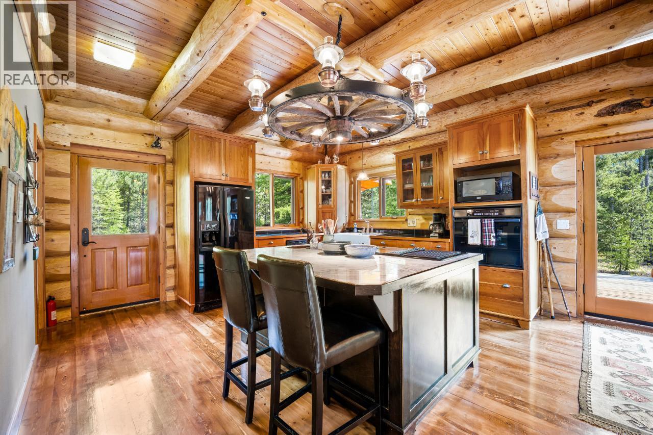 7602 95 Highway, Kingsgate, BC - Indoor