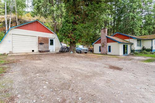 2022 Highway 3A, Wynndel, BC - Outdoor With Exterior