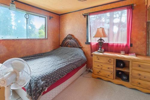 2022 Highway 3A, Wynndel, BC - Indoor Photo Showing Bedroom