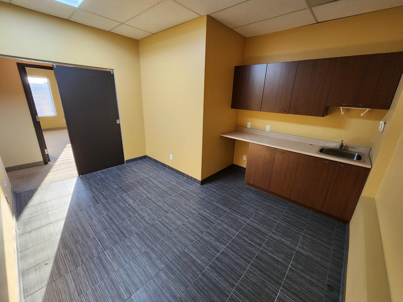 Kitchen - 201/202-4707 Boul. Des Laurentides, Laval (Vimont), QC - Indoor Photo Showing Other Room