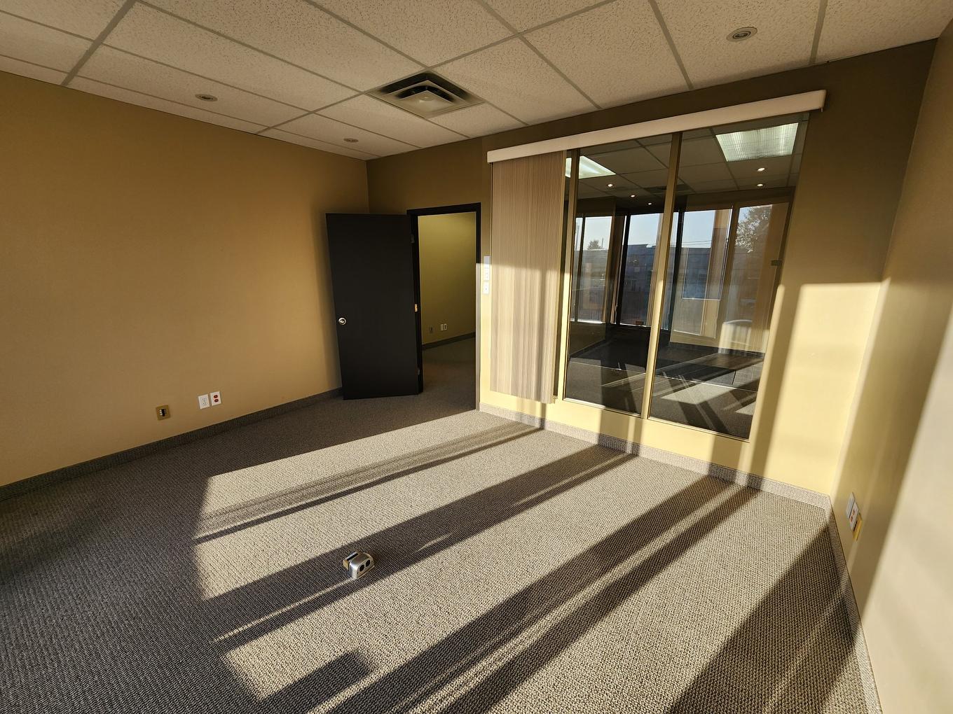 Office - 201/202-4707 Boul. Des Laurentides, Laval (Vimont), QC - Indoor Photo Showing Other Room