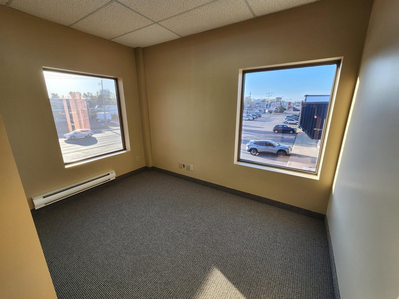 Office - 4707 Boul. Des Laurentides, Laval (Auteuil), QC - Indoor Photo Showing Other Room