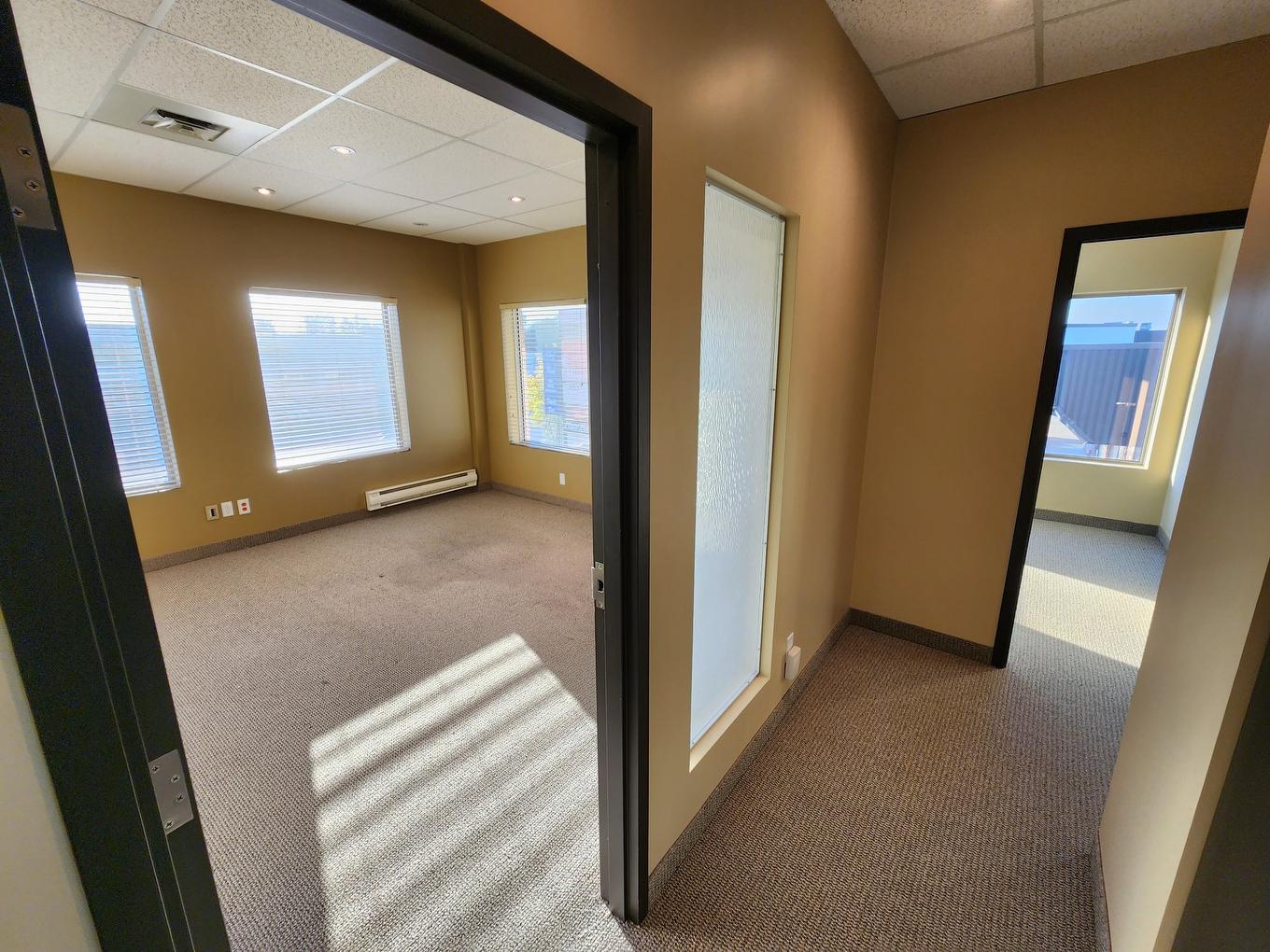 Office - 4707 Boul. Des Laurentides, Laval (Auteuil), QC - Indoor Photo Showing Other Room