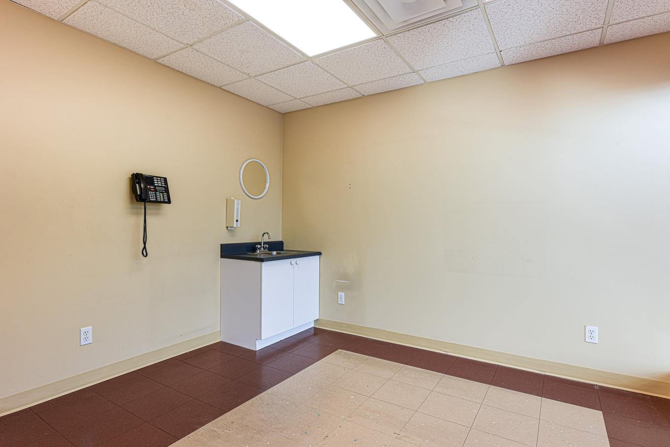 Office - 202-2499 Rue St-Georges (Lemoyne), Longueuil (Le Vieux-Longueuil), QC - Indoor Photo Showing Other Room