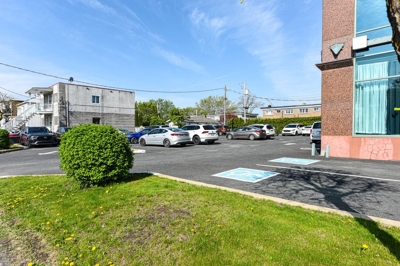 Parking - 202-2499 Rue St-Georges (Lemoyne), Longueuil (Le Vieux-Longueuil), QC - Outdoor