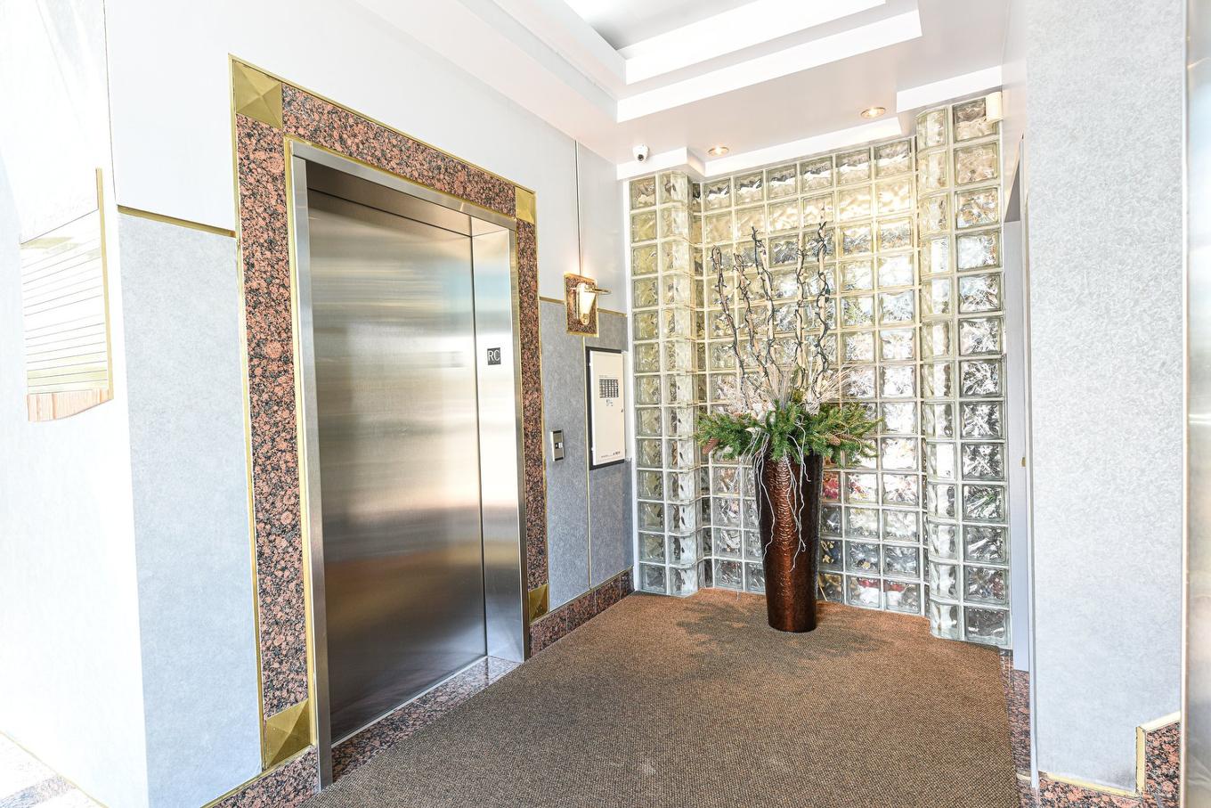 Elevator - 202-2499 Rue St-Georges (Lemoyne), Longueuil (Le Vieux-Longueuil), QC - Indoor Photo Showing Other Room