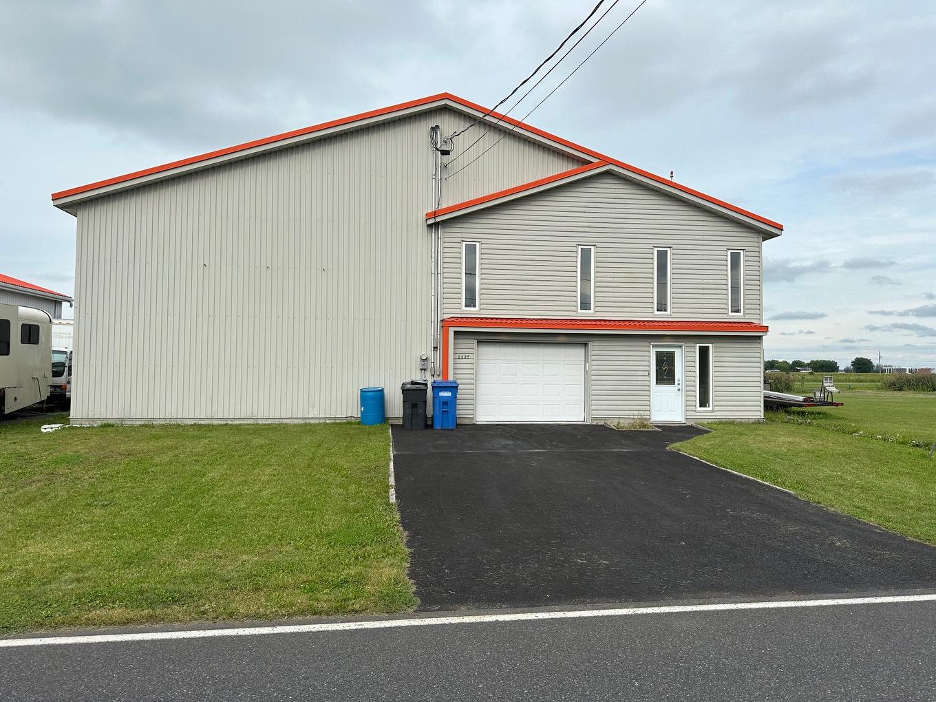 Frontage - 2235 Rue De L'Aéroport, Saint-Mathieu-De-Beloeil, QC - Outdoor