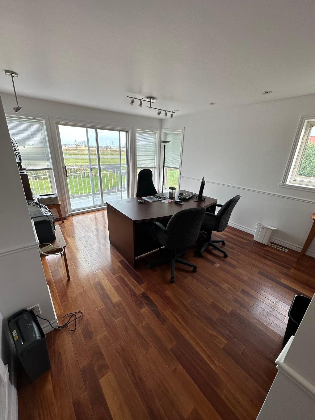 Office - 2235 Rue De L'Aéroport, Saint-Mathieu-De-Beloeil, QC - Indoor Photo Showing Office