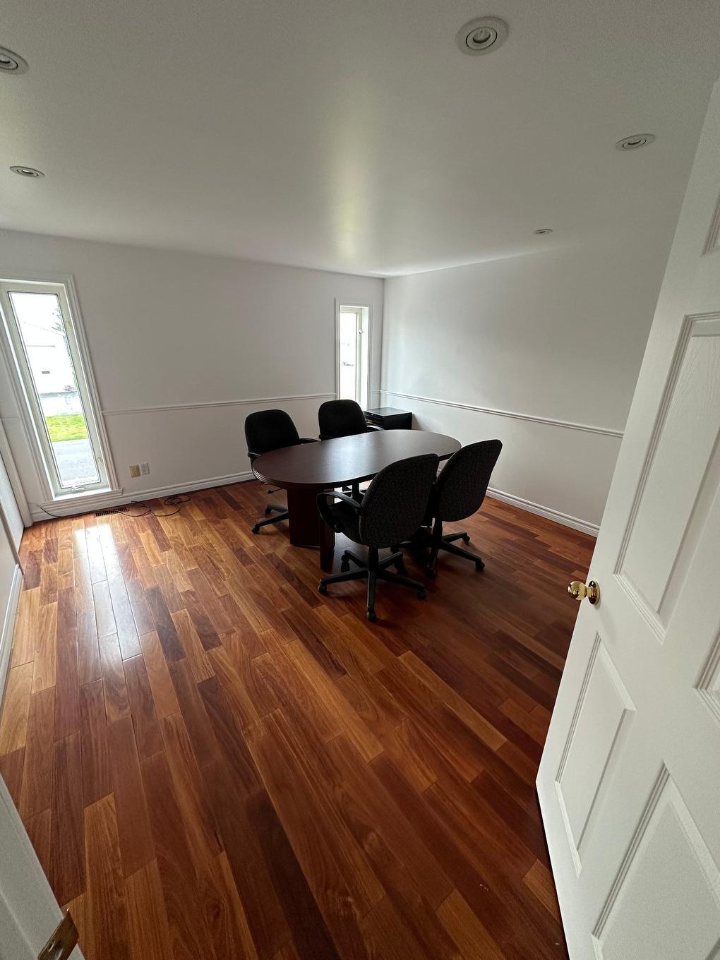 Conference room - 2235 Rue De L'Aéroport, Saint-Mathieu-De-Beloeil, QC - Indoor