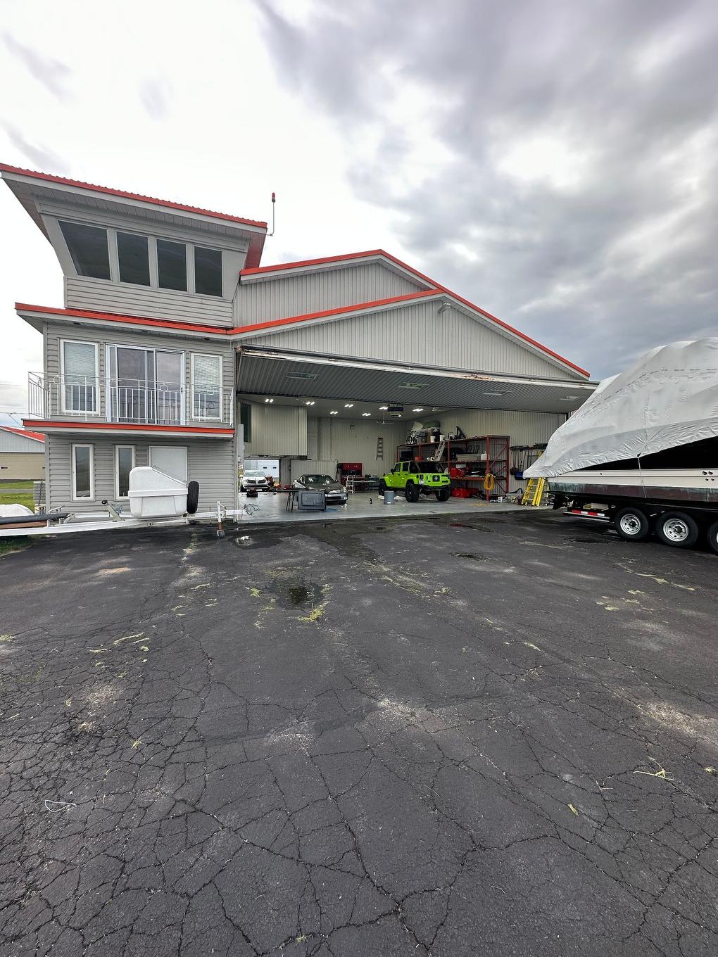 Back facade - 2235 Rue De L'Aéroport, Saint-Mathieu-De-Beloeil, QC - Outdoor