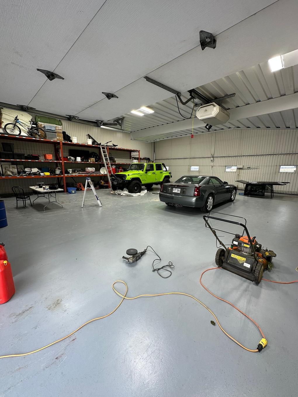 Interior - 2235 Rue De L'Aéroport, Saint-Mathieu-De-Beloeil, QC - Indoor Photo Showing Garage