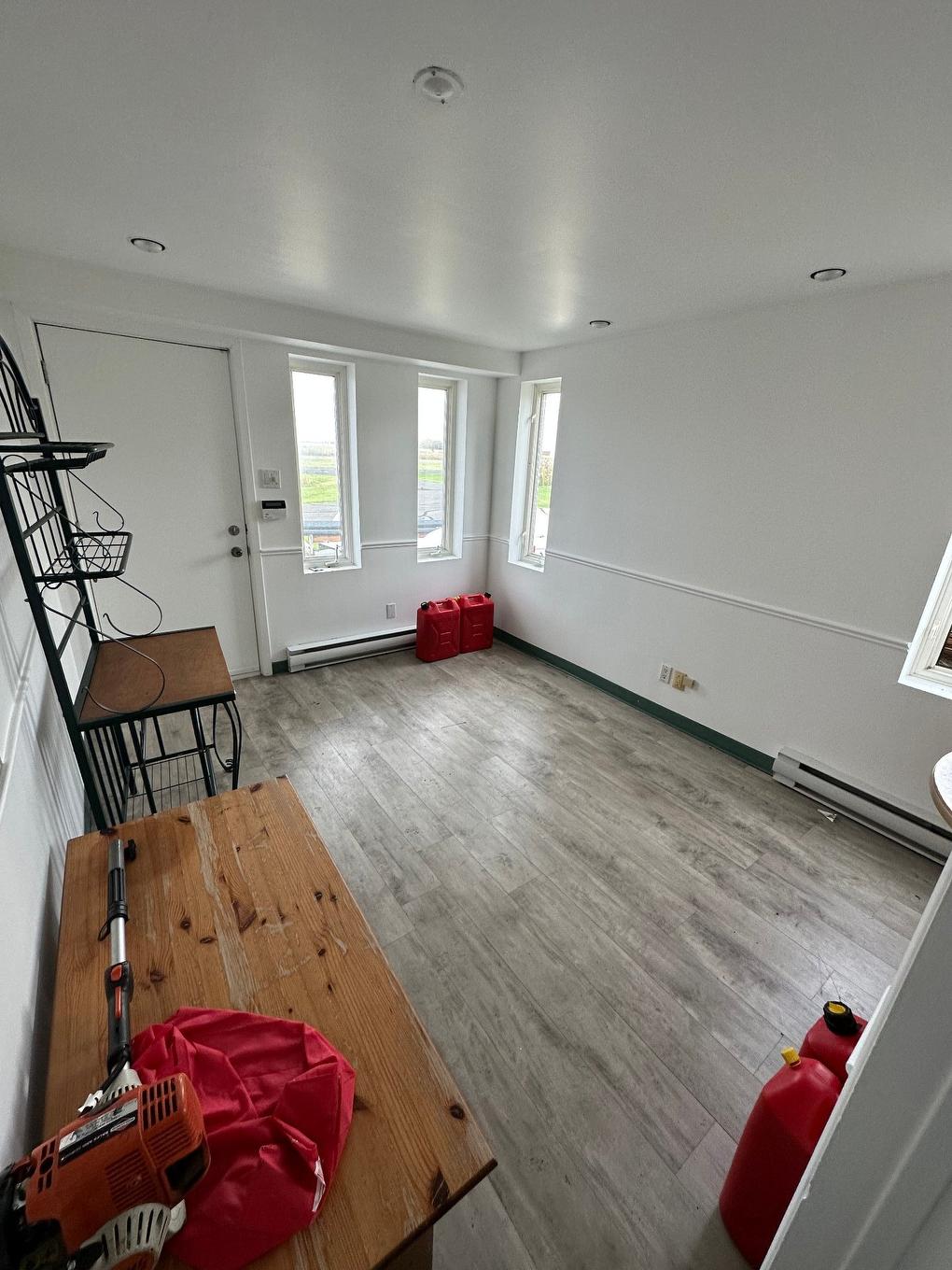 Hall - 2235 Rue De L'Aéroport, Saint-Mathieu-De-Beloeil, QC - Indoor Photo Showing Other Room