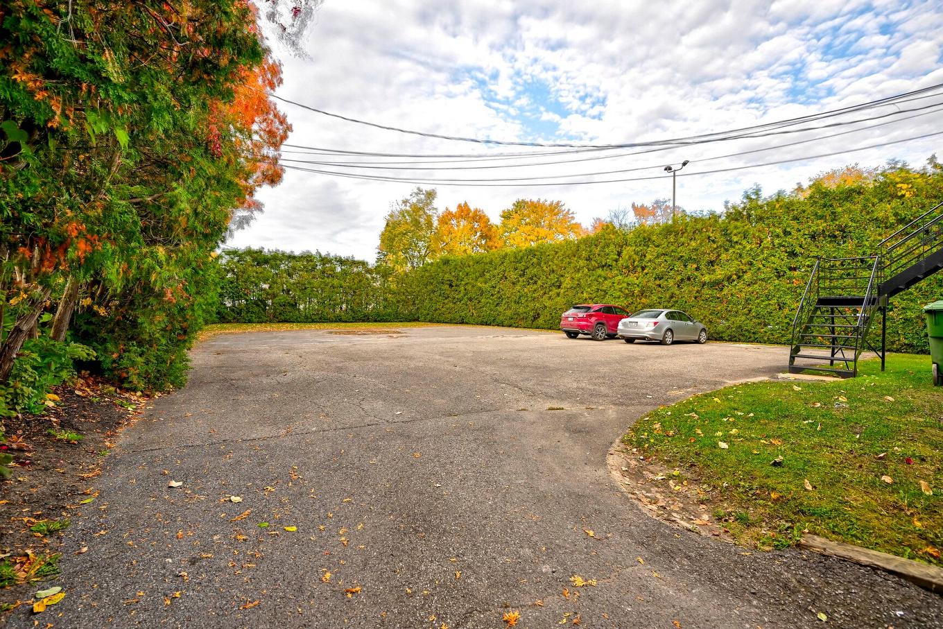 Parking - 183 Rue St-Eustache, Saint-Eustache, QC - Outdoor