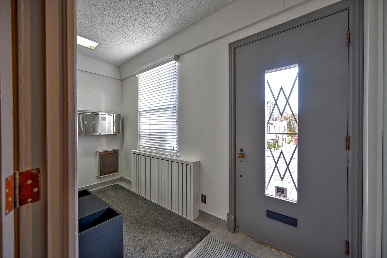 Hall - 183 Rue St-Eustache, Saint-Eustache, QC - Indoor Photo Showing Other Room