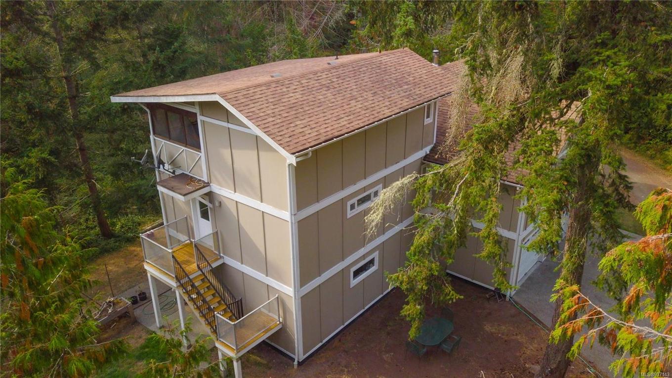 9891 Spalding Rd, Pender Island, BC - Outdoor