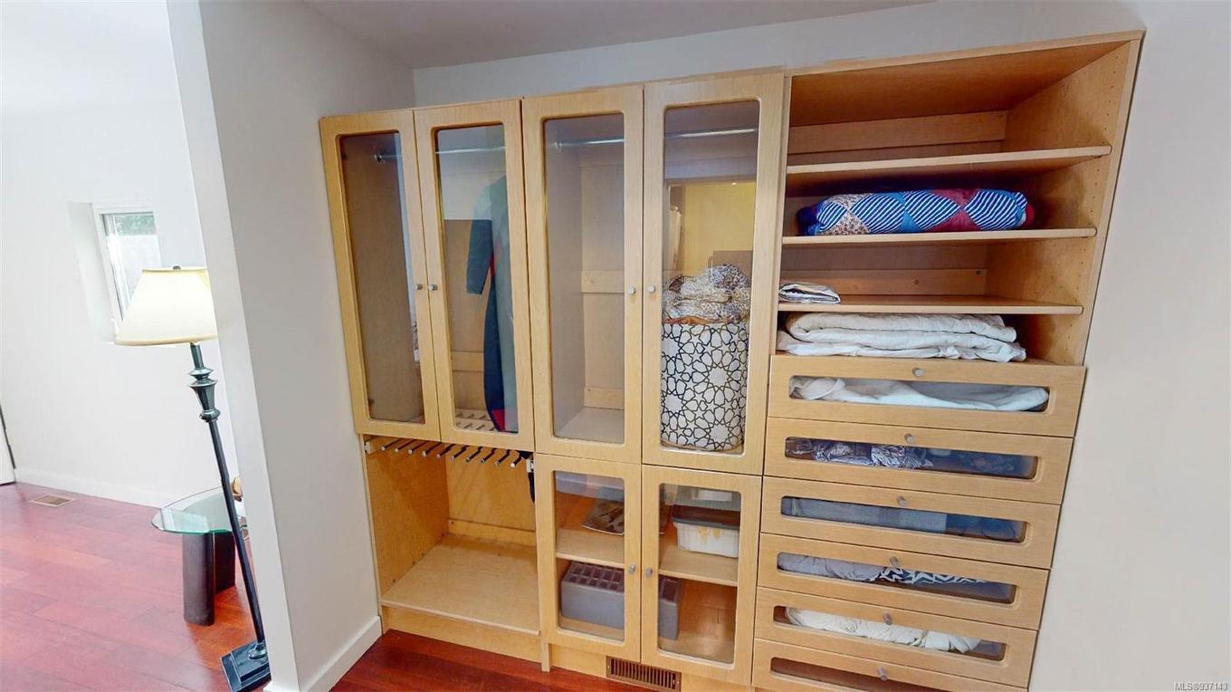 9891 Spalding Rd, Pender Island, BC - Indoor