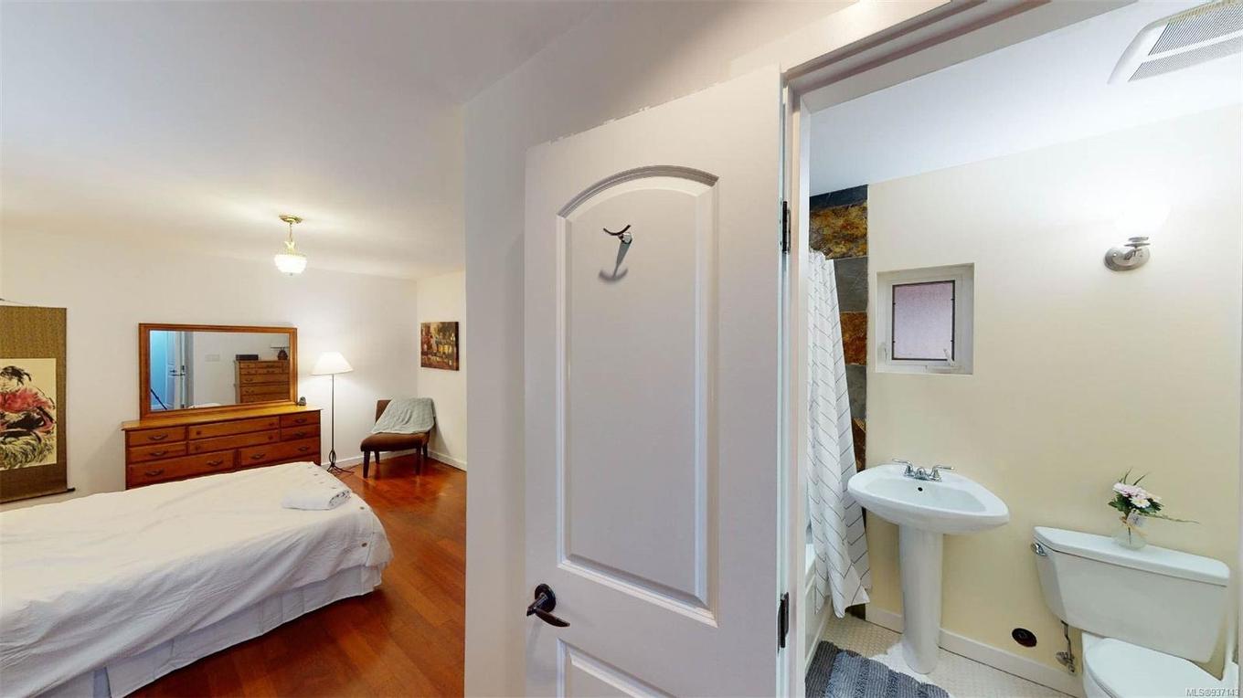 9891 Spalding Rd, Pender Island, BC - Indoor Photo Showing Bedroom