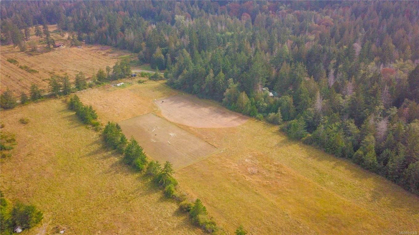 9891 Spalding Rd, Pender Island, BC - Outdoor