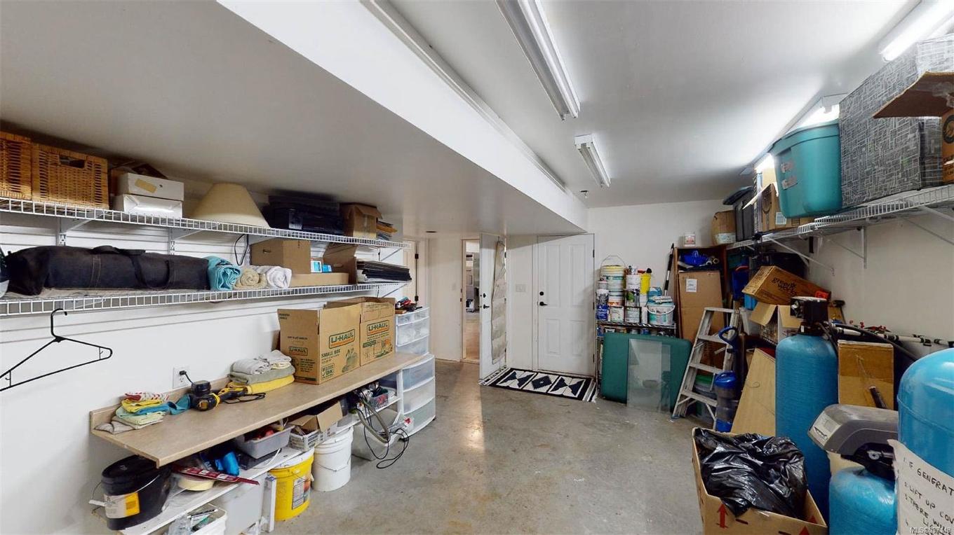 9891 Spalding Rd, Pender Island, BC - Indoor