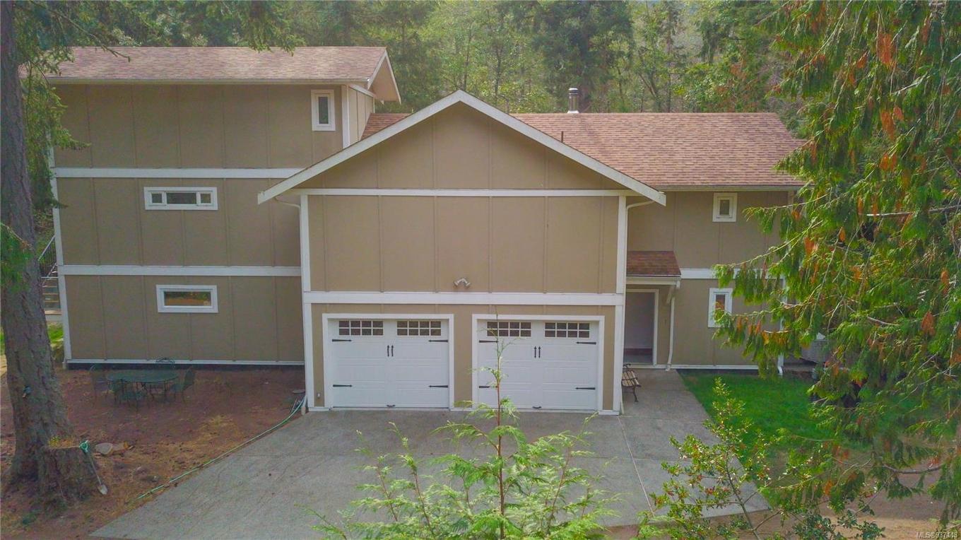 9891 Spalding Rd, Pender Island, BC - Outdoor