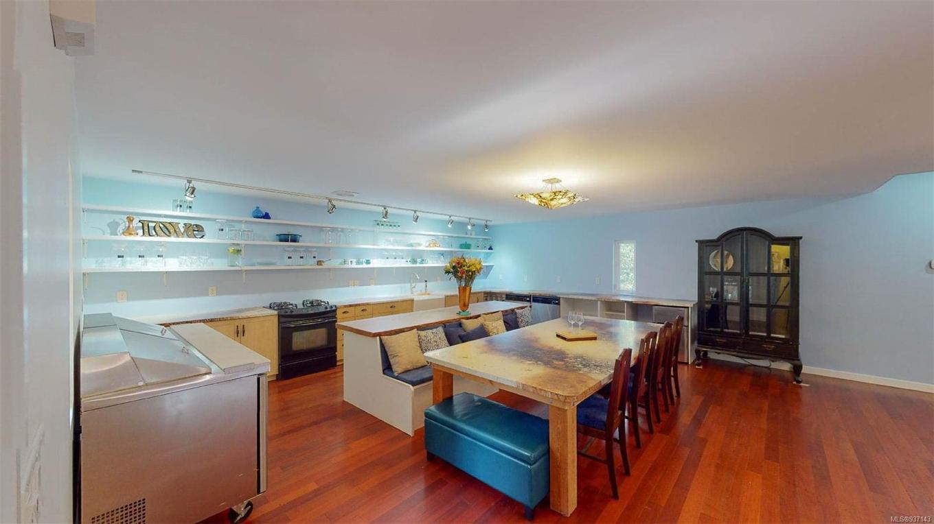 9891 Spalding Rd, Pender Island, BC - Indoor Photo Showing Dining Room