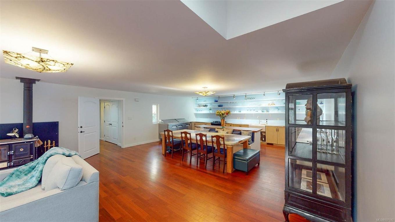 9891 Spalding Rd, Pender Island, BC - Indoor Photo Showing Dining Room