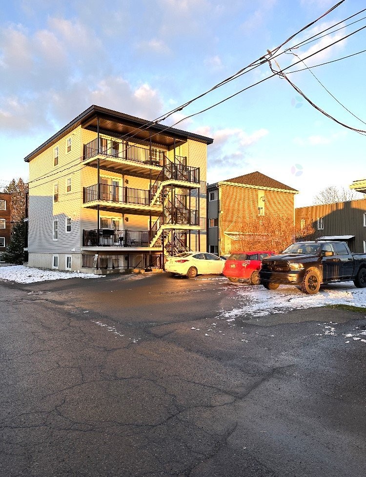 Back of Structure - 120 Rue Church, Cowansville, QC - Outdoor
