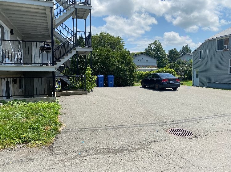 Courtyard - 120 Rue Church, Cowansville, QC - Outdoor
