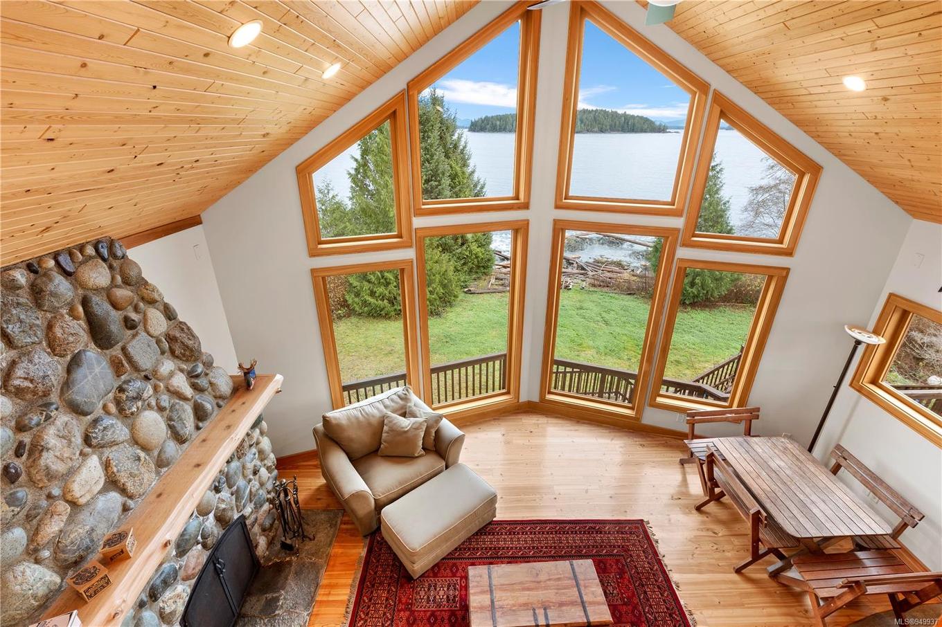 1062 Fifth Ave, Ucluelet, BC - Indoor