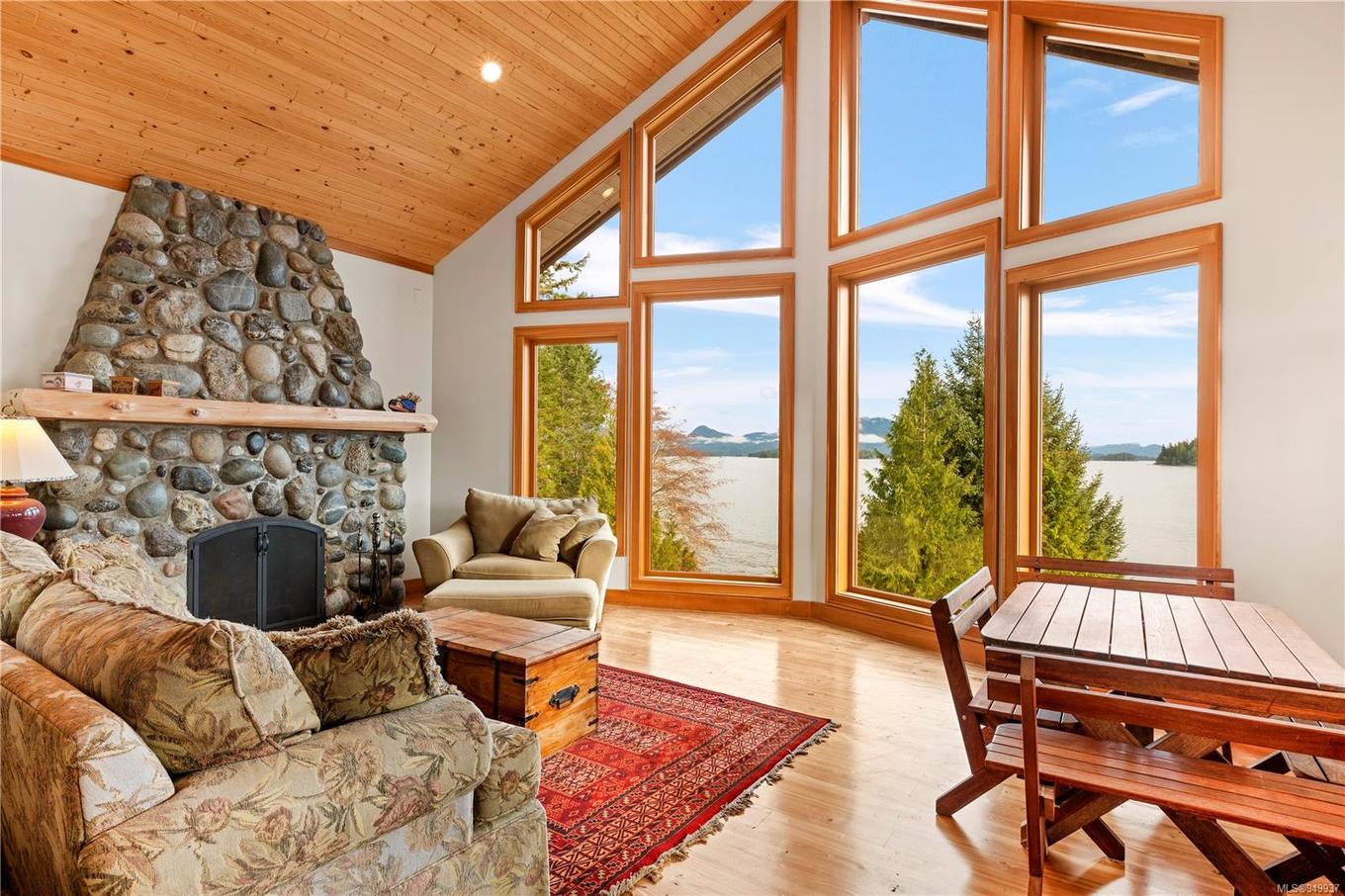 1062 Fifth Ave, Ucluelet, BC - Indoor Photo Showing Living Room With Fireplace
