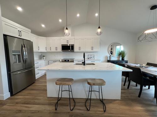 60 Kimberley Avenue, Kimberley, BC - Indoor Photo Showing Kitchen With Upgraded Kitchen