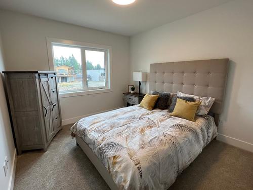 60 Kimberley Avenue, Kimberley, BC - Indoor Photo Showing Bedroom