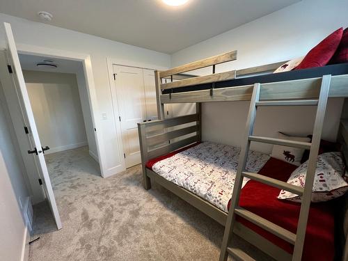 60 Kimberley Avenue, Kimberley, BC - Indoor Photo Showing Bedroom