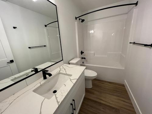 60 Kimberley Avenue, Kimberley, BC - Indoor Photo Showing Bathroom